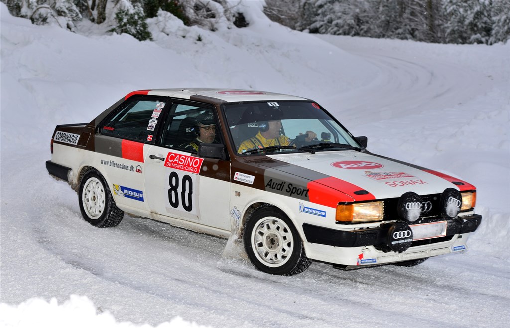 Toni Hansen fra Horsens har leveret imponerende resultater i Rallye Monte-Carlo Historique med denne Audi 80 GLE. I Oresund Rally har han journalist Felix Lenstrup, København, som codriver.
(Foto: Michael Eisenberg)